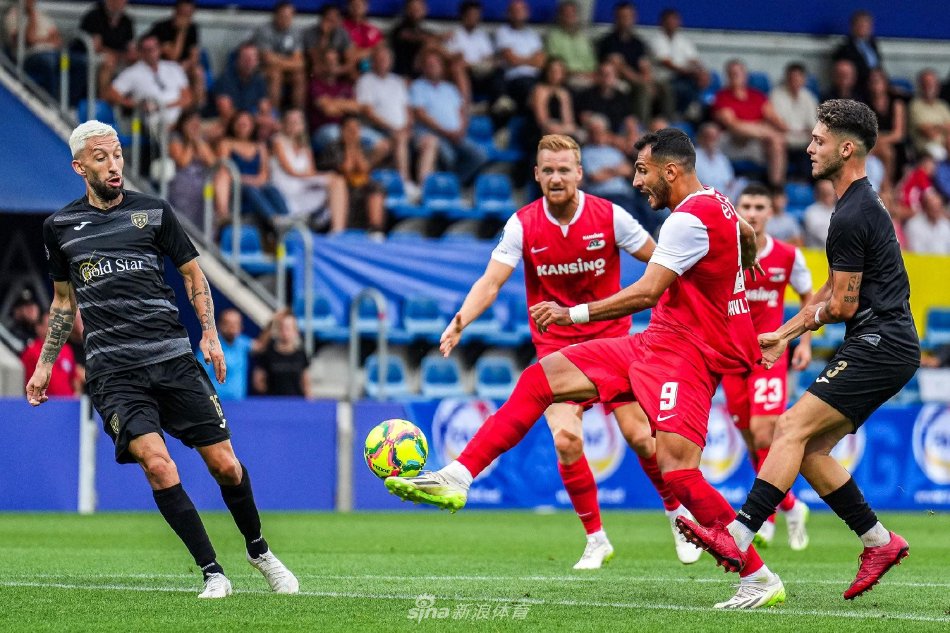 也展示了他 也展示了他